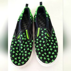 Minecraft Boys Canvas Slip-On Sneakers – Youth Size 6 – Pixel Pattern